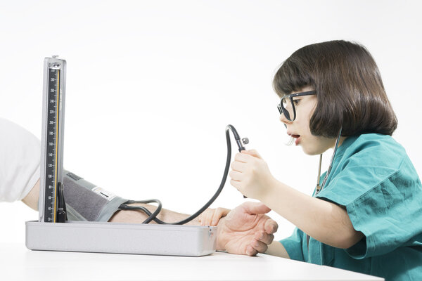 纠正尿酸高 试试中医调