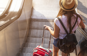 潘石屹靠平板支撑练出诱人腹肌(图)