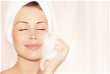 热水瓶按摩 打造立体小脸