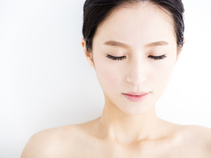 早上做伸展瘦脸操 晚上做深肌按摩