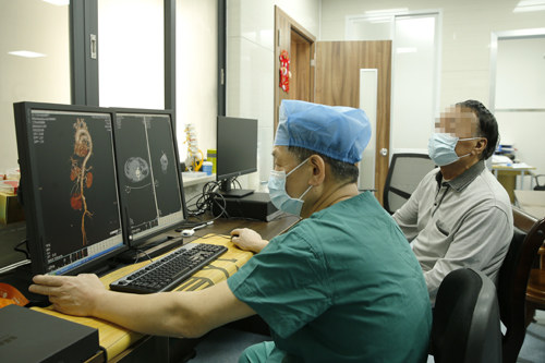 动脉瘤大出血，医生惊险“拆弹”！