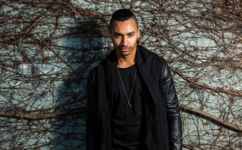 遗精是由什么原因引起的？