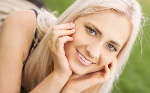 月经不调的女性宜少吃肉多吃青菜