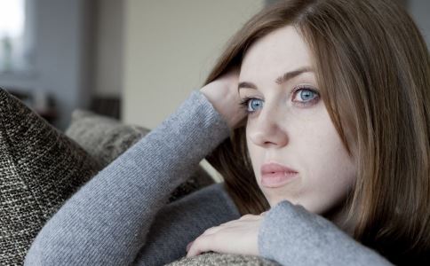 女性月经提前的原因  女性月经提前怎么治疗