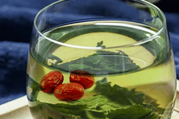 红枣绿茶泡水喝的功效与作用