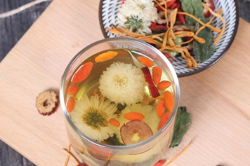 菊花和枸杞山楂一起泡的功效与作用