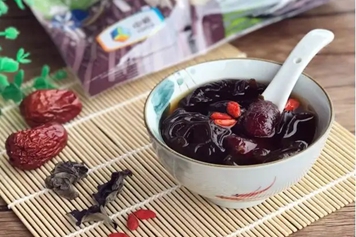 生姜红枣木耳煮水喝的功效与作用