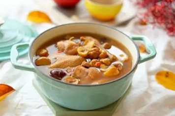 板栗煲鸡汤的功效与作用